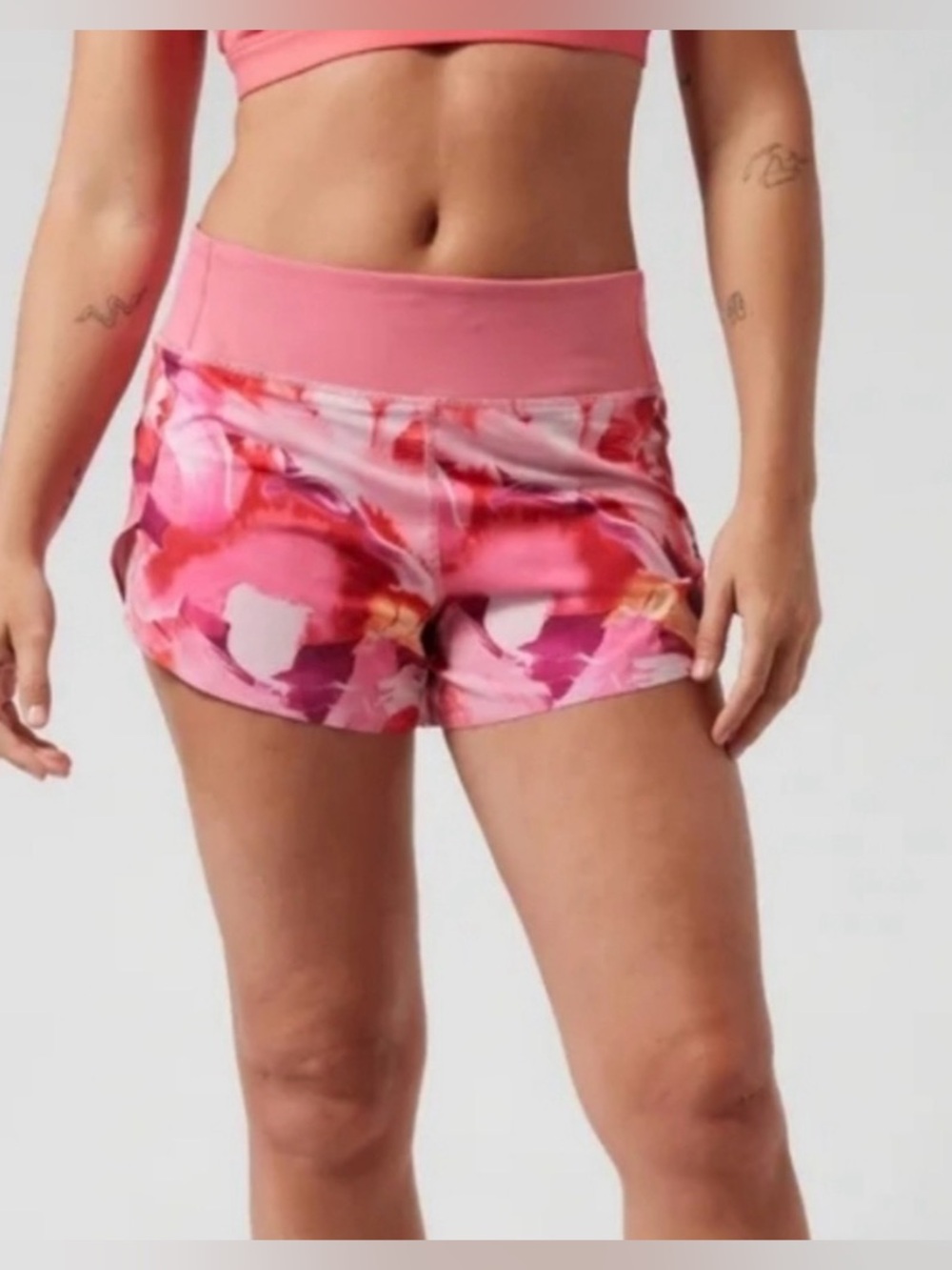 Athleta Printed Run With It Shorts Painted Energy Coral M 3.5”